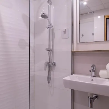 Hotel The Originals City, De La Confluence, Agen Ouest 3*